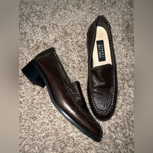 SOLD 🤎 STUART WEITZMAN CRINKLED LEATHER HEELED LOAFER 🤎